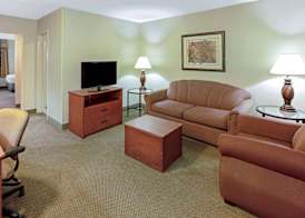 La Quinta Inn & Suites by Wyndham Appleton College Avenue 5