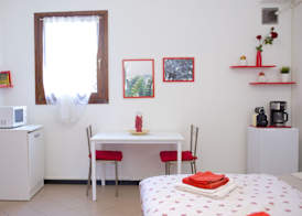 Studio-sleeps 2-aircon-town Centre-free Parking 5