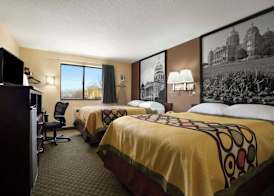 Super 8 by Wyndham Cedar Rapids 4