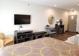 Super 8 by Wyndham St. Louis North 5