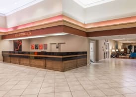 Ramada by Wyndham Kissimmee Gateway - Free Theme Park Shuttle 4
