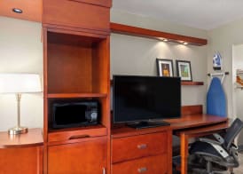Days Inn by Wyndham Knoxville East 5