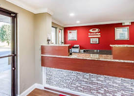 Econo Lodge Lanett 3