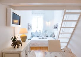 Pantheon Luxury Gold Apartment 3