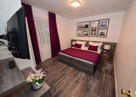 Sunset Deluxe Apartments 3