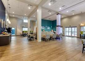 Days Inn & Suites by Wyndham Bowling Green 4