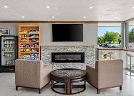 Travelodge by Wyndham Bloomington 3
