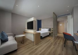 Holiday Inn Express Chongqing Caiyun Lake by IHG 5