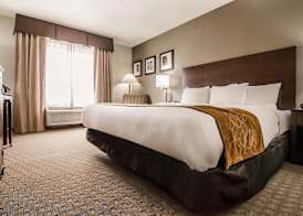 Quality Suites St. Joseph 5