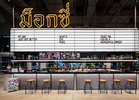 Moxy Bangkok Ratchaprasong 2
