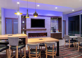La Quinta Inn & Suites by Wyndham Greensboro Arpt High Point 3