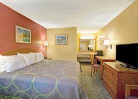 Super 8 by Wyndham La Marque TX/Texas City Area 4
