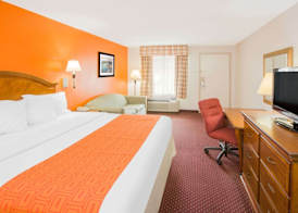 Howard Johnson by Wyndham Dothan 5