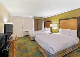 Travelodge by Wyndham Phoenix North 5