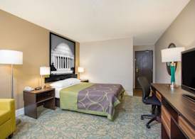 Super 8 by Wyndham Waldorf 4