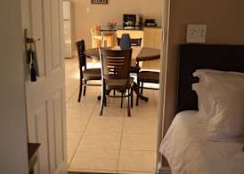 Caulfield Self Catering Apartment #SOLAR ENERGY - NO LOADSHEDDING 5