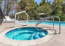Creekside Inn & Suites 2
