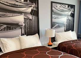 Super 8 by Wyndham Lindenhurst 4