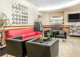 Econo Lodge West Haven 4