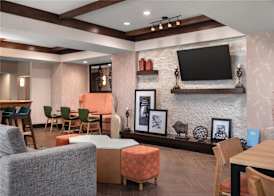 Hampton Inn & Suites Fresno 5
