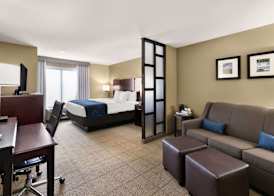 Comfort Suites Commerce 5