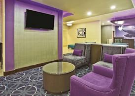 La Quinta Inn & Suites by Wyndham Fairborn Wright-Patterson 2
