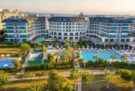 Commodore Elite Suites & Spa Hotel 1