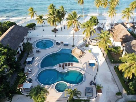 Protels La Plage Bwejuu