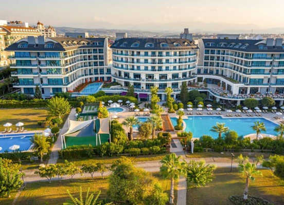 Commodore Elite Suites & Spa Hotel 1
