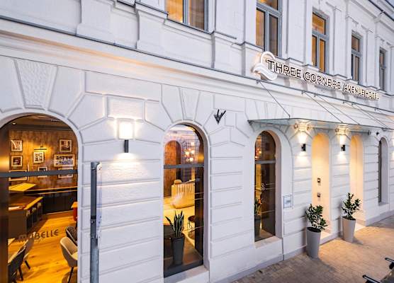 Three Corners Avenue Hotel 1