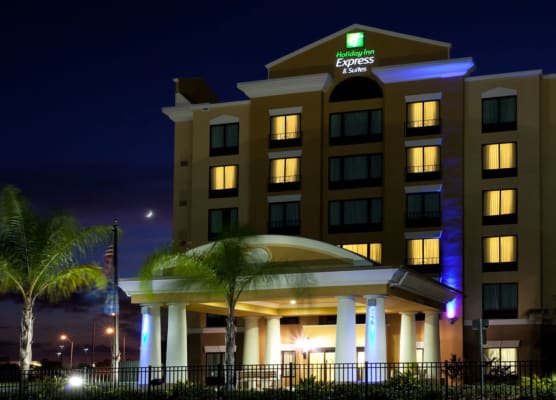 Holiday Inn Express & Suites ORLANDO - INTERNATIONAL DRIVE by IHG 1
