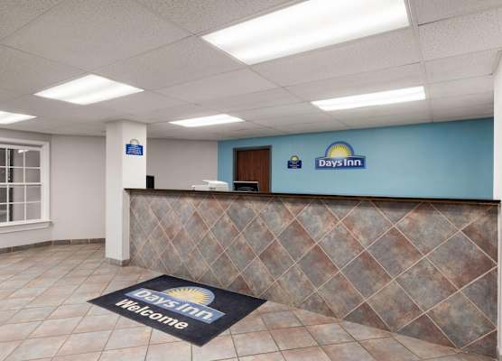 Days Inn by Wyndham Phenix City Near Fort Benning 1