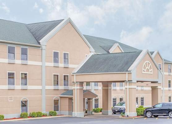 Super 8 by Wyndham Freeport 1