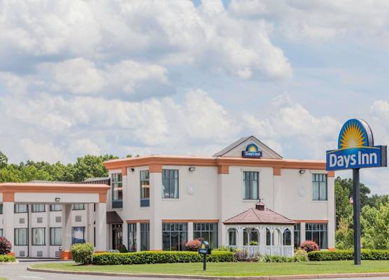 Days Inn by Wyndham Windsor Locks / Bradley Intl Airport 1
