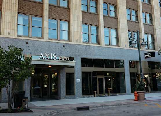 The Axis Moline Hotel, Tapestry Collection By Hilton 1