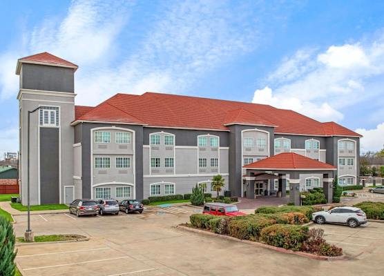 La Quinta by Wyndham Cleburne 1