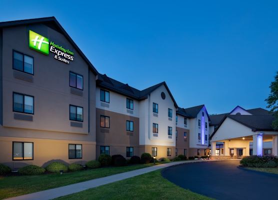 Holiday Inn Express & Suites BRADLEY AIRPORT by IHG 1