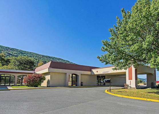 Econo Lodge Inn & Suites Norton - Wise South 1