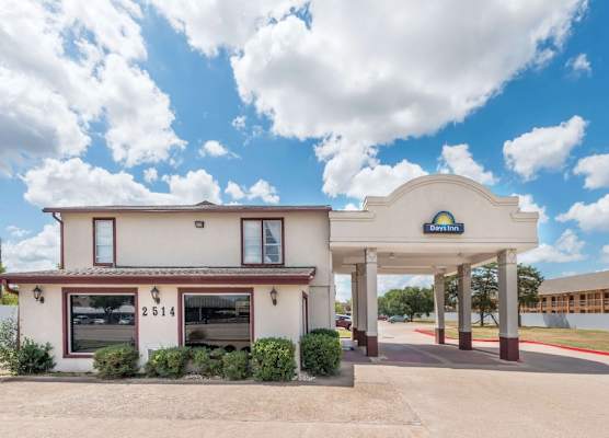 Days Inn by Wyndham Bryan College Station 1