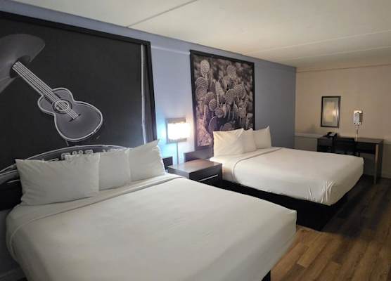 Super 8 by Wyndham Austin South I-35 1