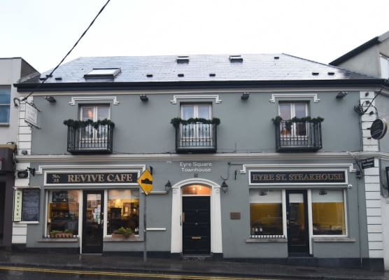 The Eyre Square Townhouse 1