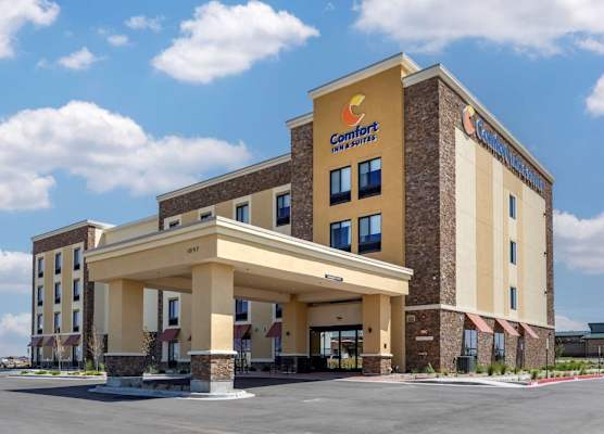 Comfort Inn & Suites Bennett 1