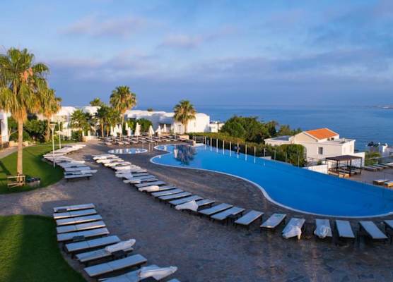 Theo Sunset Bay Hotel 1