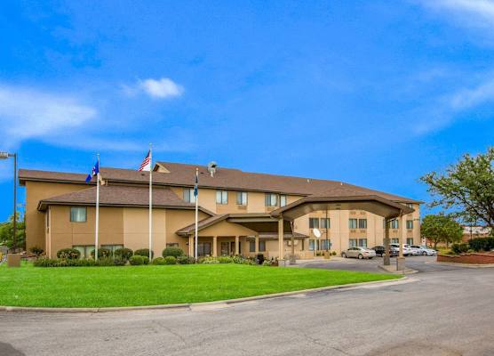 Quality Inn & Suites Lawrence - University Area 1
