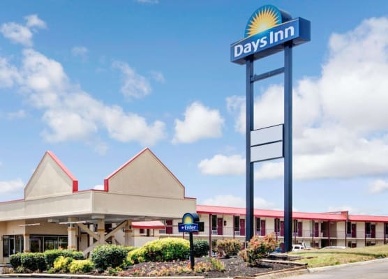 Days Inn by Wyndham Knoxville West 1