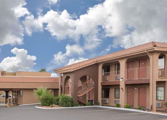 Howard Johnson by Wyndham St. George Hotel & Suites 1