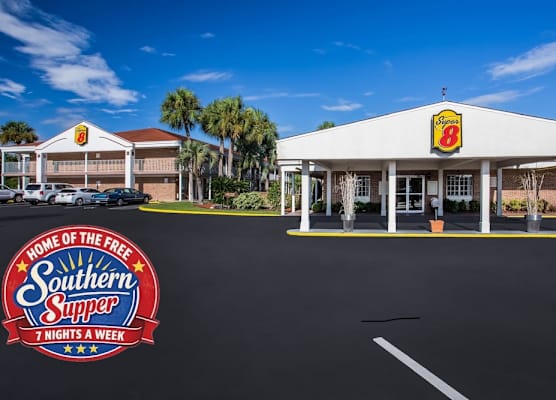 Super 8 by Wyndham Lake City 1