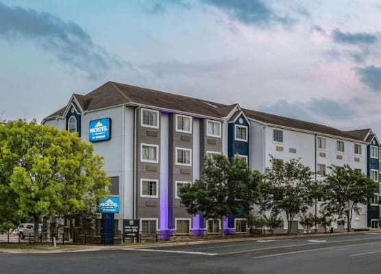 Microtel Inn & Suites by Wyndham Austin Airport 1