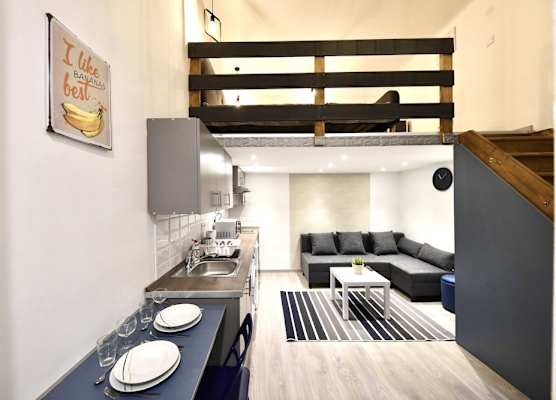 Cute gallery apartment close to the Basilica, Queen 1