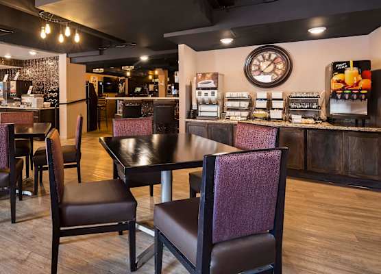 Best Western Plus Milwaukee West 1